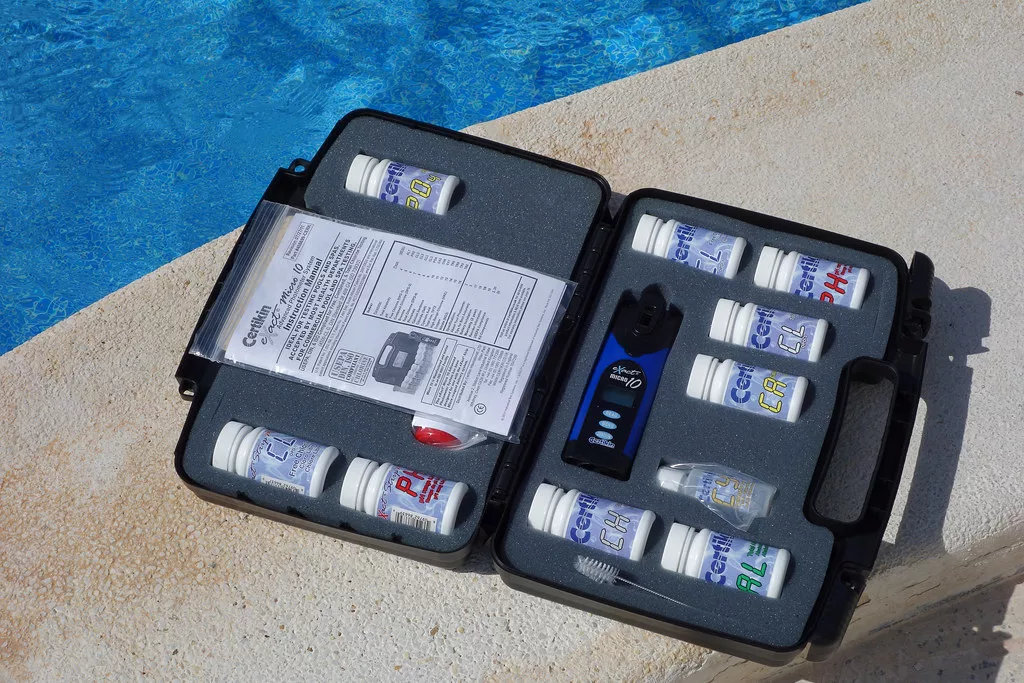 Swimming pool water quality testing kit